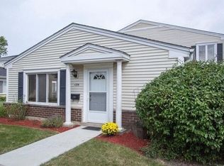 1374 Quaker Ln #160-A, Prospect Heights, IL 60070