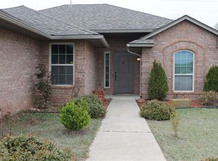 11741 SW 8th St, Yukon, OK 73099