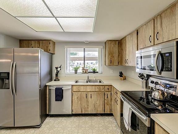 3rd image of 2572 Laurelwood Dr #12-C