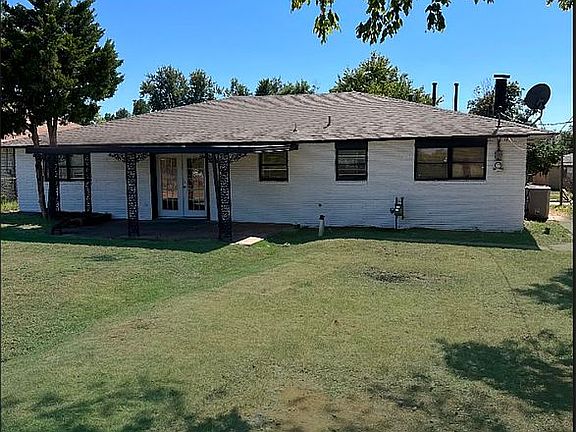 3rd image of 609 SW 67th St