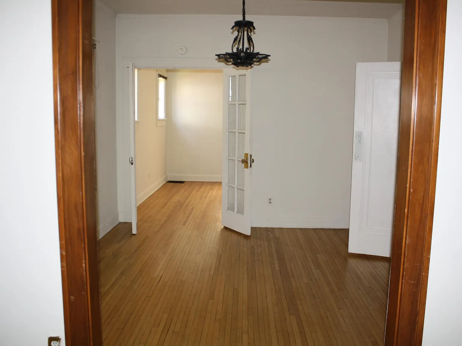 5 bed, 1.5 bath, 1584 sqft, $5,200 — Photo 3