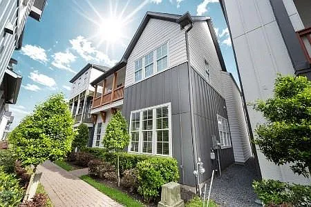 3 bed, 3.5 bath, 2160 sqft, $3,200 — Photo 3