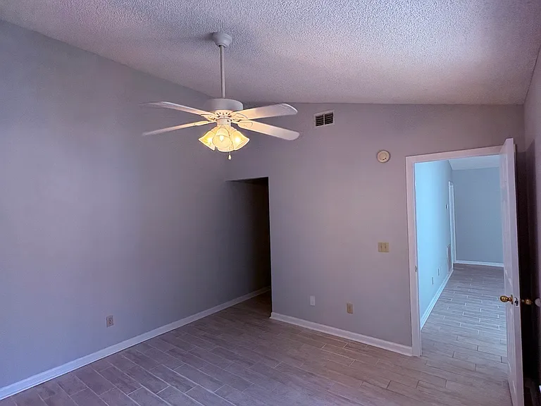 175 Talbot Ct — Photo 12