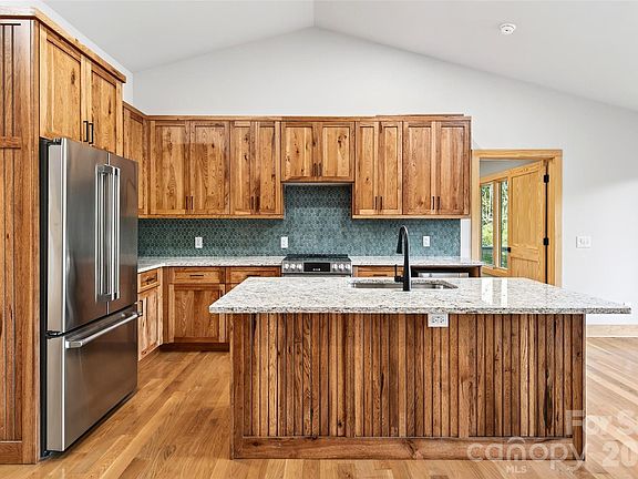 4th image of 575 Croft Way