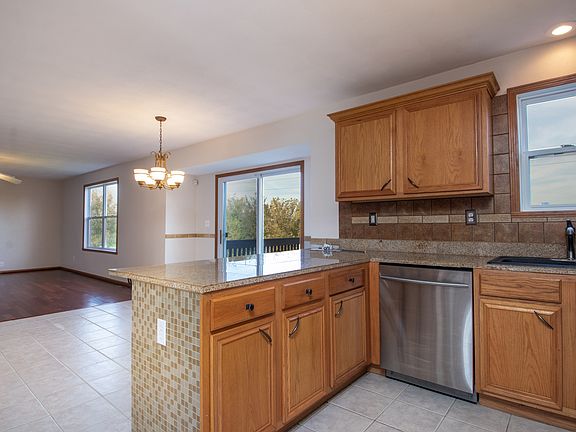 4th image of 3048 Derbyshire Dr