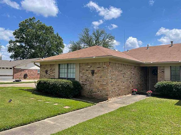 2nd image of 2408 Lavender Ln