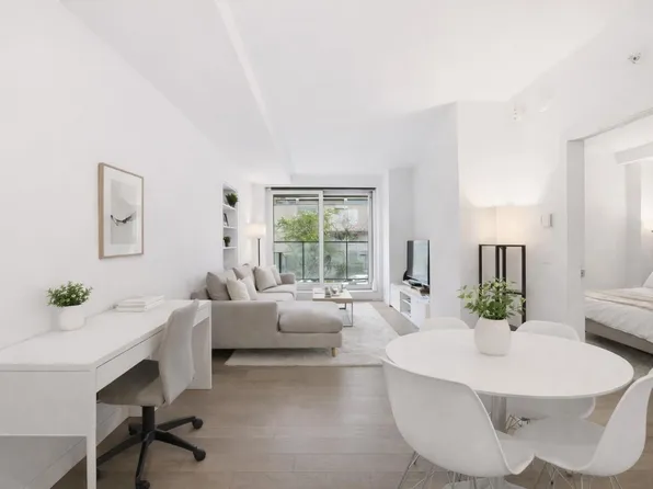 1480 Howe St #306, Vancouver, BC V6Z 0G5