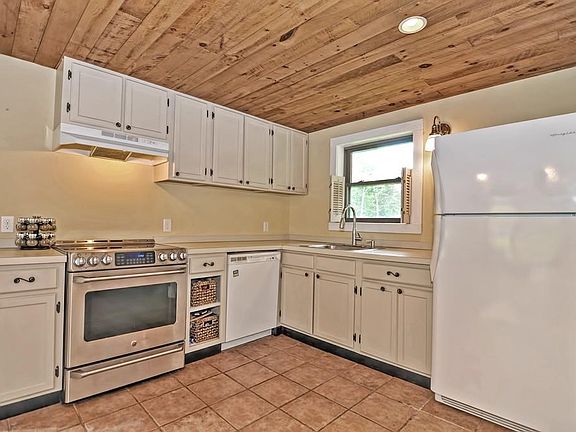 5th image of 3 Greenwood Village St #3