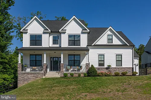 15 Grove Ln Photo 1