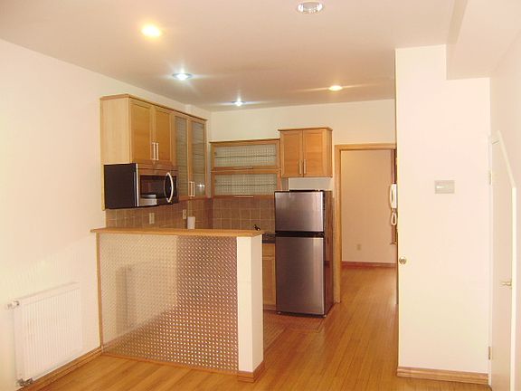 3rd image of 1667 Lexington Ave #3FF