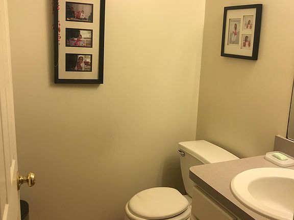 3rd image of 1664 Maplewood Dr
