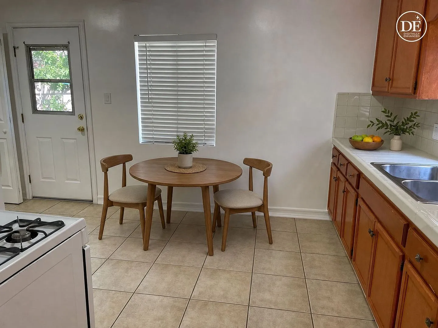 1 Bed 1 Bath with In Unit Laundry and AC Available in PRIME Echo Park! — Photo 3