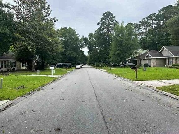 Exterior Neighborhood (street photo)