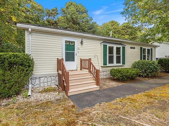 3rd image of 30 Barnfield Dr