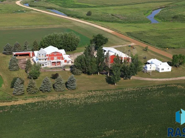 45849 184th St, Castlewood, SD 57223
