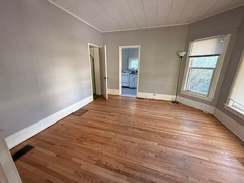 2nd image of 607 W Prospect St #B