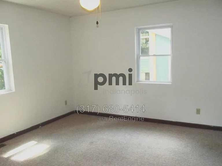 315 E 11th St — Photo 14