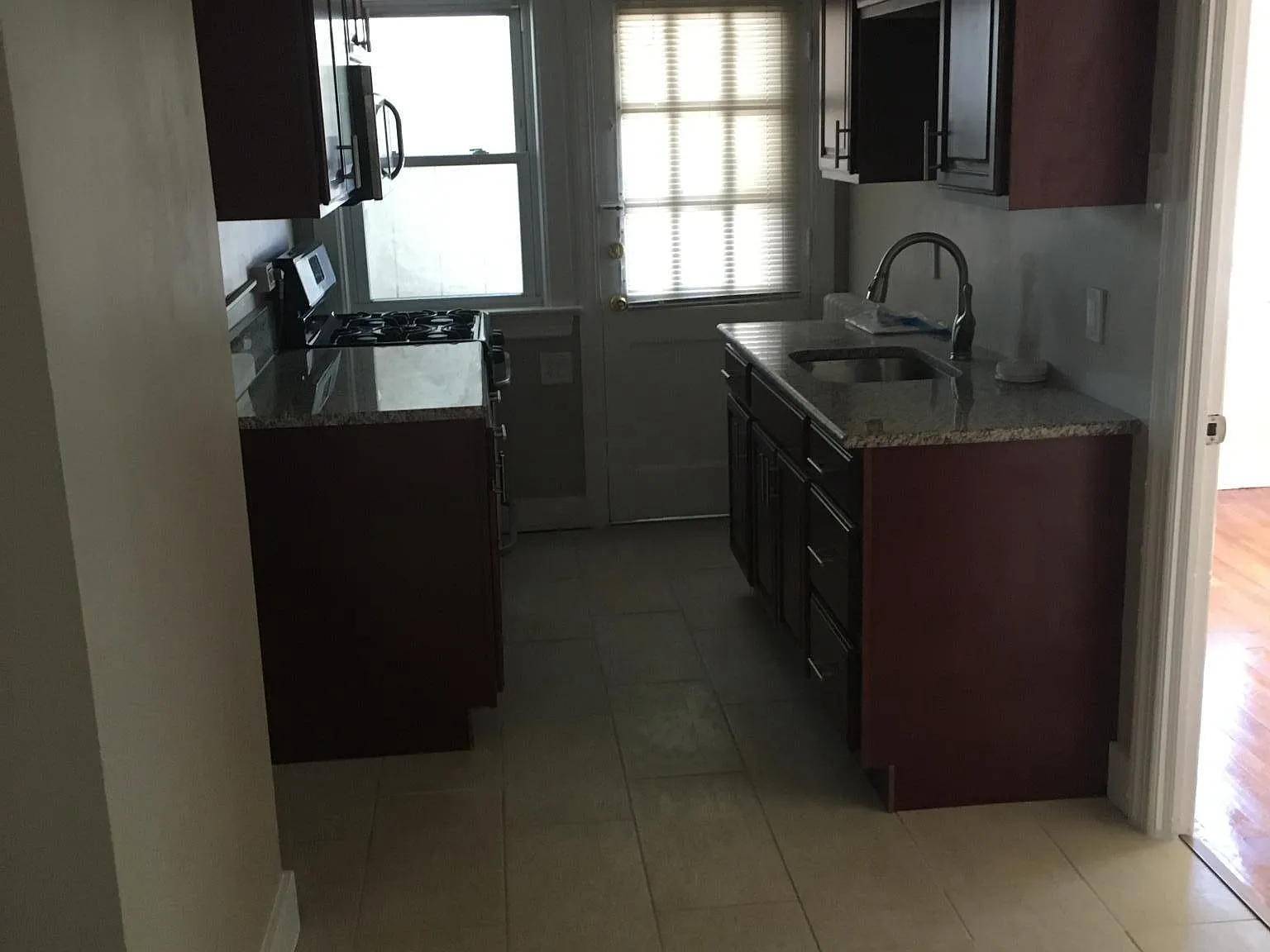 2 bed, 1000 sqft, $1,450 — Photo 3