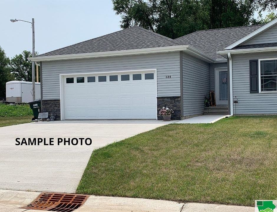 1st image of 624 Meredith Ln