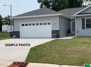 624 Meredith Ln, Moville, IA 51039