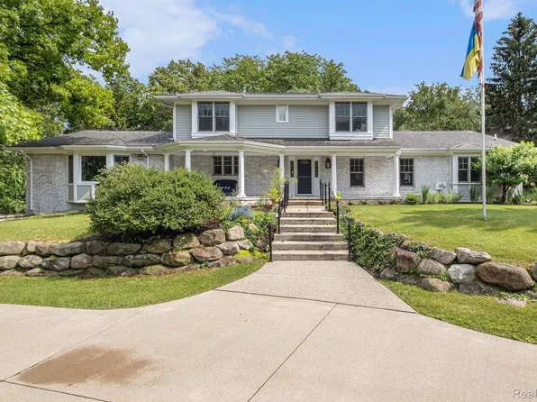 12080 Jeffers Ln, Fenton, MI 48430