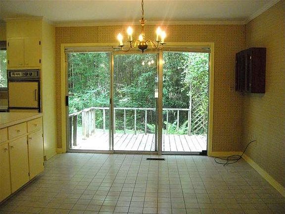 4th image of 406 Vivian St
