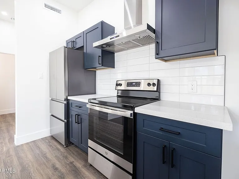 326 N 17th Dr — Photo 125