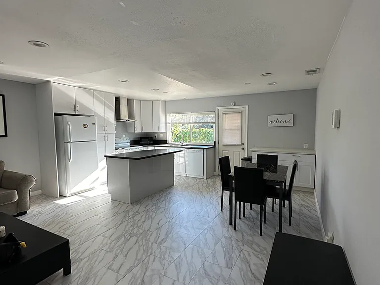 2625 Baltic Ave — Photo 18
