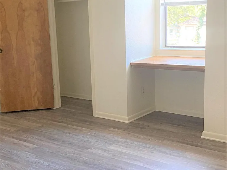 205 W Washington Ave #A — Photo 3