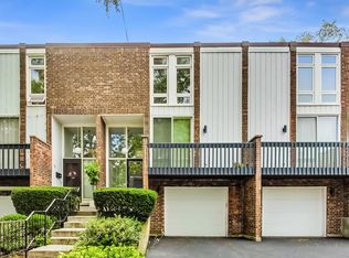 532 Skokie Blvd, Wilmette, IL