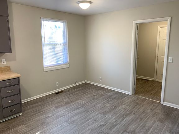 2nd image of 118 Rainbow Cir