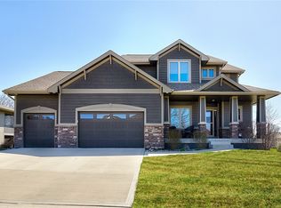 1190 S 93rd St, West Des Moines, IA 50266