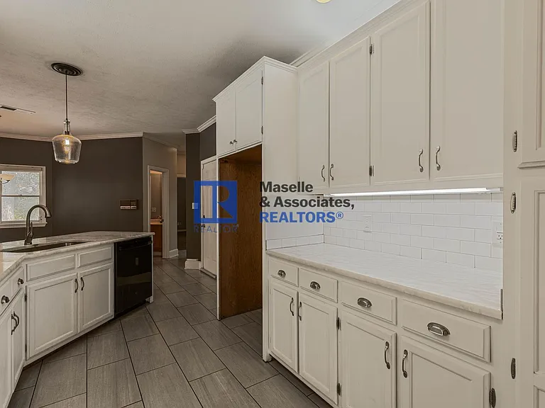 1046 Newland St — Photo 15