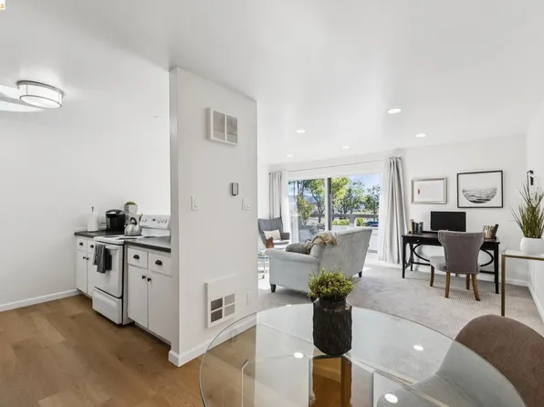 5 Embarcadero W APT 129, Oakland, CA 94607