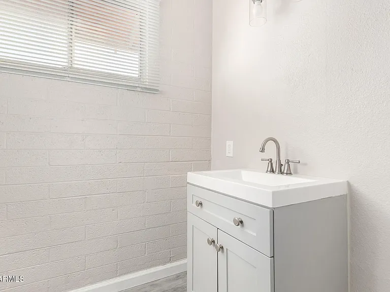 405 S Priest Dr — Photo 8
