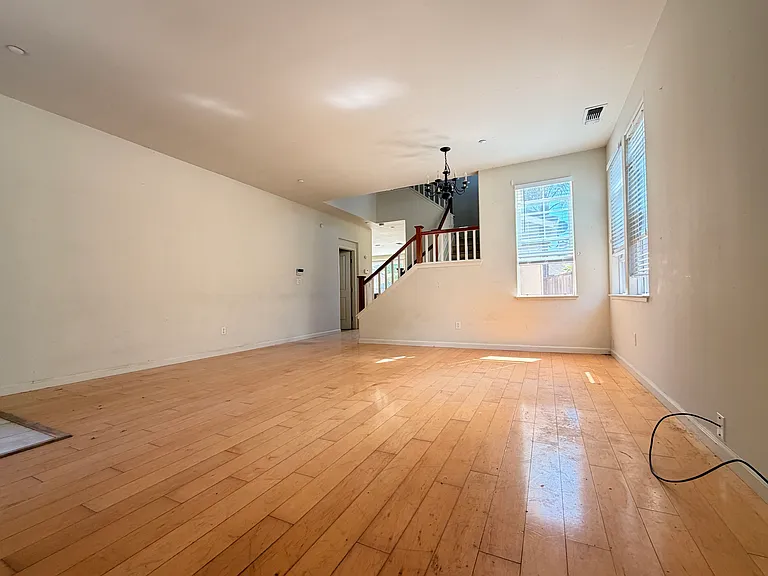 412 Mountain Meadows Dr — Photo 3