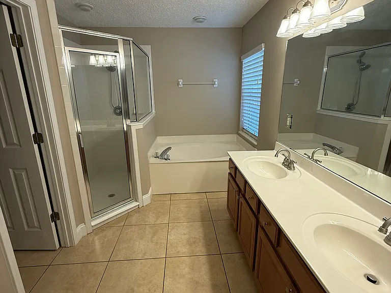 804 Esquire Ln — Photo 11