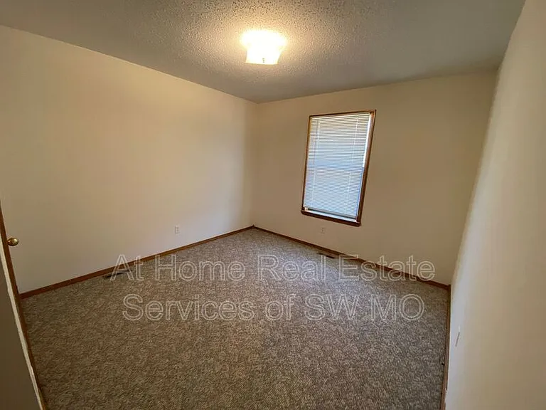 402 N Becky Cir — Photo 10