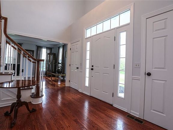 5th image of 24 Fall Meadow Dr