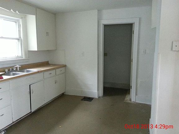 5th image of 1001 Lawndale Ave