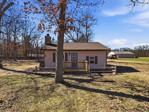 3rd image of 8459 S Maple Island Rd