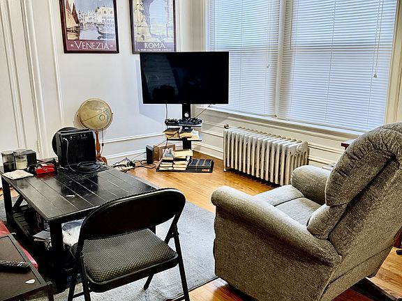 3rd image of 2351 W Wilson Ave APT 305
