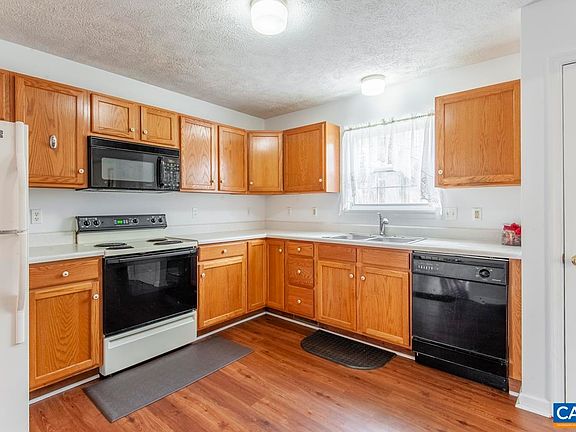 4th image of 43 Englewood Dr
