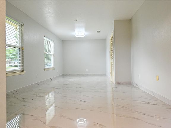 3rd image of 2206 Barrington Place Dr