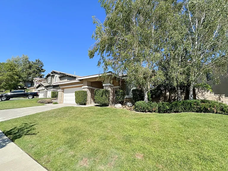 11811 Fairway Dr — Photo 2