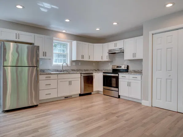 34 Daleville Rd, Storrs Mansfield, CT 06268