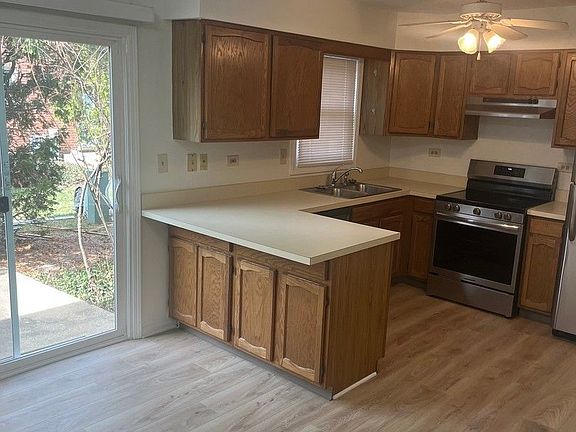 3rd image of 2122 Rugen Rd APT C