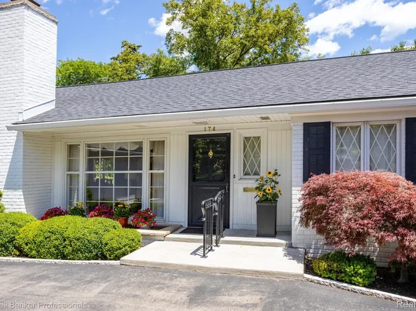 174 Country Club Dr, Grosse Pointe Farms, MI 48236