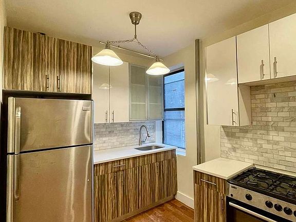 2nd image of 593 Park Pl APT 2