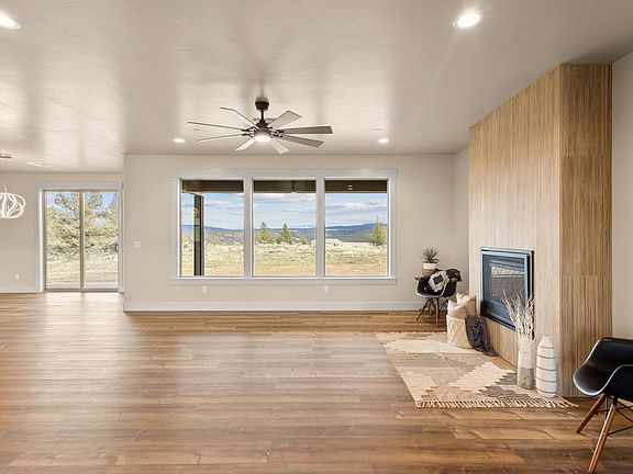 4th image of 2454 SE Kennedy Way